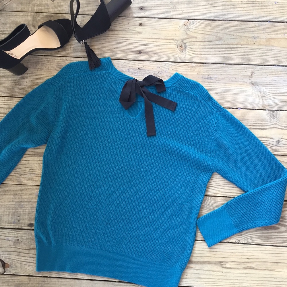 NWT Bow Knit Sweater